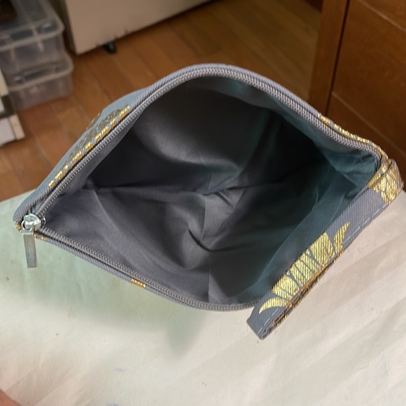 Hawaii Pineapple Tote and Pouch Set - Picture 5 of 10